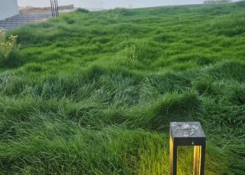 شقة مطلة على البحر مع بلكونة 