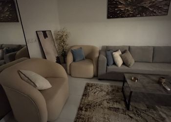 شقة بغرفة معيشة وغرفة نوم 
