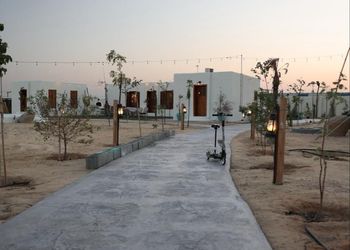 مزرعة بجلسة خارجية وبيت شعر 