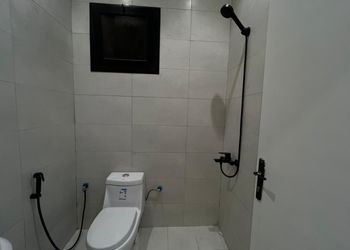 استيديو مدخل خاص بجانب البوليفارد