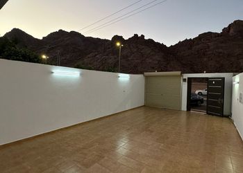 شقة بغرفتين نوم وغرفة جلوس 