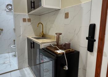 استديو بسرير ماستر وجلسة جانبية