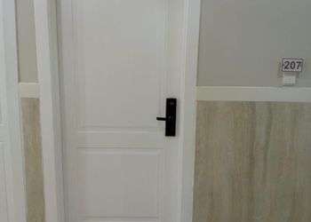 شقة بصالة مريحة وغرفة نوم 