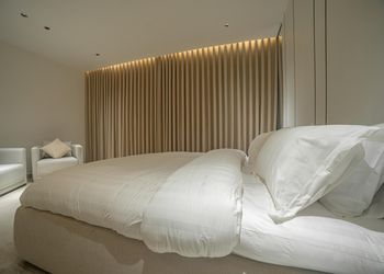 شقة بغرفتين نوم وسينما وبلياردو