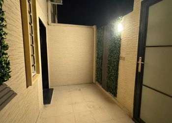 استديو بسرير ماستر وجلسة جانبية 
