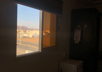 استديو بسرير ماستر وأثاث مريح 