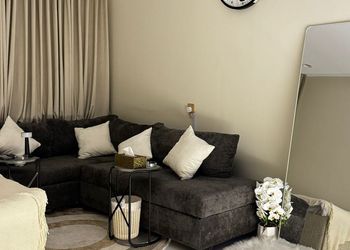 استديو بسرير ماستر وجلسة جانبية