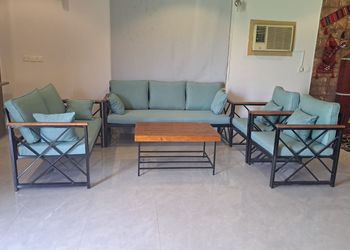 استراحه بمسطحات خضراء وغرف نوم