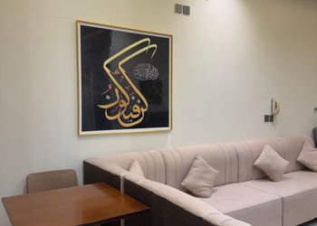 شقة بغرفة معيشة وغرفتين نوم 