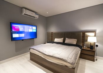 استديو بأثاث مريح وبسيط 