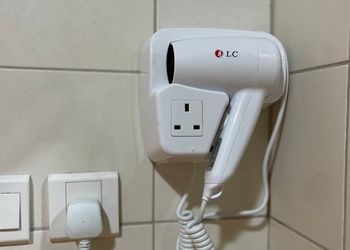 شقة بأثاث مريح وبسيط