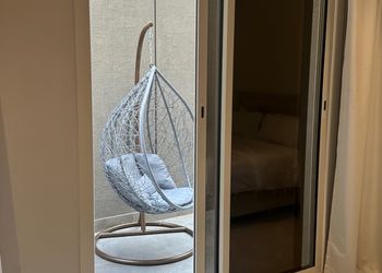 استديو بسرير ماستر وجلسة جانبية