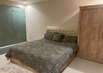 شاليه بمسطح اخضر و مسبح