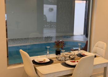 شاليه بجلسة خارجية وألعاب اطفال