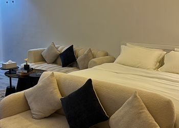 استديو بسرير ماستر وجلسة جانبية