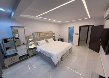 استديو بأثاث مريح وبسيط 