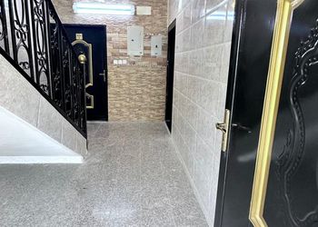 شقة بغرفة معيشة وغرفتين نوم 