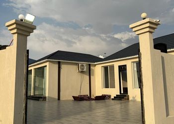 شالية بمجلس ومسبح داخلي