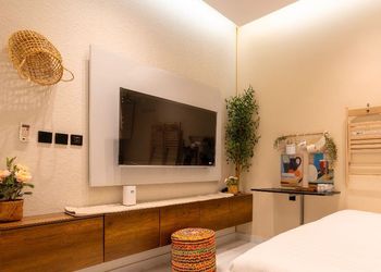 استديو بأثاث مريح وبسيط 