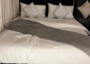 استديو هادئ بسرير ماستر