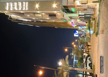 شقة بغرفة معيشة وغرفة نوم 