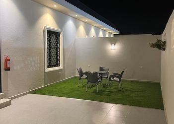 شاليه بجلسة خارجية ومسبح 