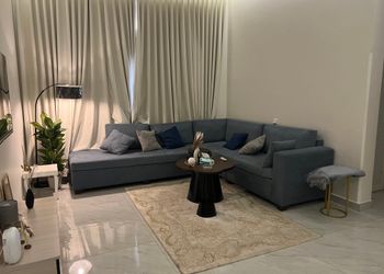 شقة بصالة مريحة ودخول ذاتي 