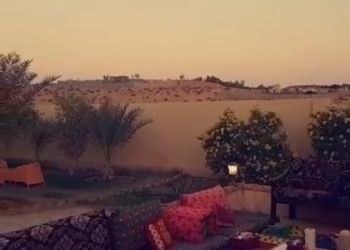 مزرعة بجلسات خارجية و ألعاب اطفال 