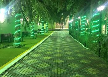 استراحة بألعاب أطفال ومسبح داخلي