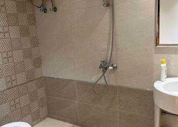 استراحة بمسطح اخضر ومسبح