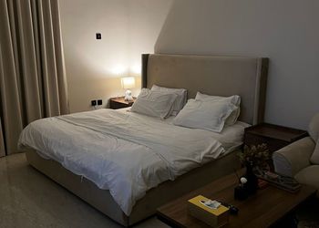 استديو بسرير ماستر وجلسة جانبية 