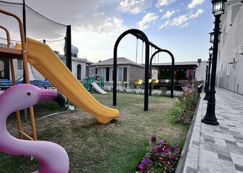 شاليه بمسبح وألعاب مائية