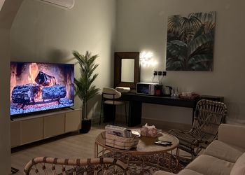 استديو بسرير ماستر وجلسة جانبية