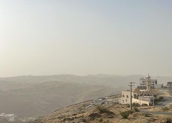 شقة بغرفتين نوم وصالة 