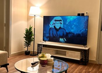 شقة بغرفة معيشة وغرفة نوم 