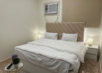 استديو بأثاث مريح وبسيط 