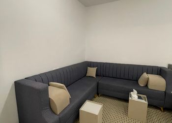 استديو بأثاث مريح وبسيط 