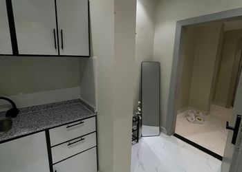 استديو بسرير ماستر وجلسة جانبية 