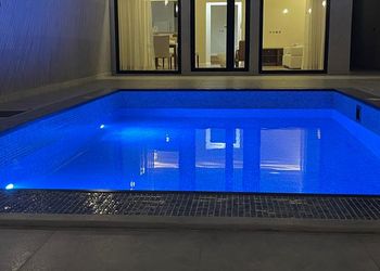شاليه بغرفتين نوم ومسبح خارجي