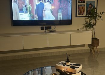 شقة بدخول ذاتي وصالة أنيقة 
