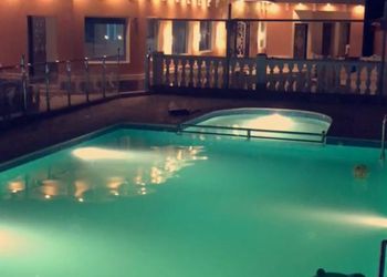 استراحة بركن شواء ( مسبح مفرغ)