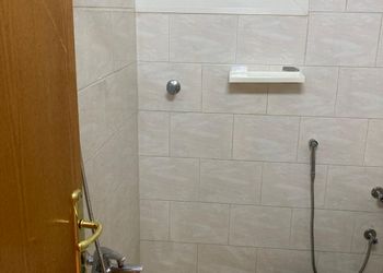 شقة بغرفة معيشة وغرفتين نوم 