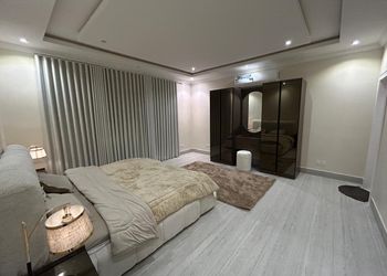 شاليه بمسطح اخضر ومسبح 