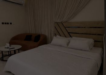 استديو هادئ بسرير ماستر