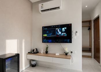 استديو بسرير ماستر وجلسة مريحة 