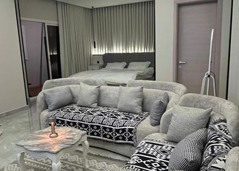 استديو بسرير ماستر وجلسة جانبية 