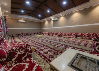 شاليه بمسطح اخضر و مسبح