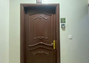استديو بسرير ماستر وجلسة جانبية 