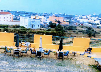 فيلا ببلكونه مطلة على الجبل