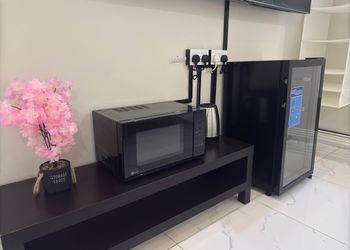 استديو بأثاث مريح وبسيط 